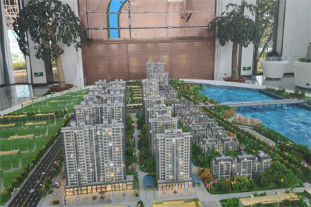 衡王府花园五楼136平三室精装带车库158万可按揭